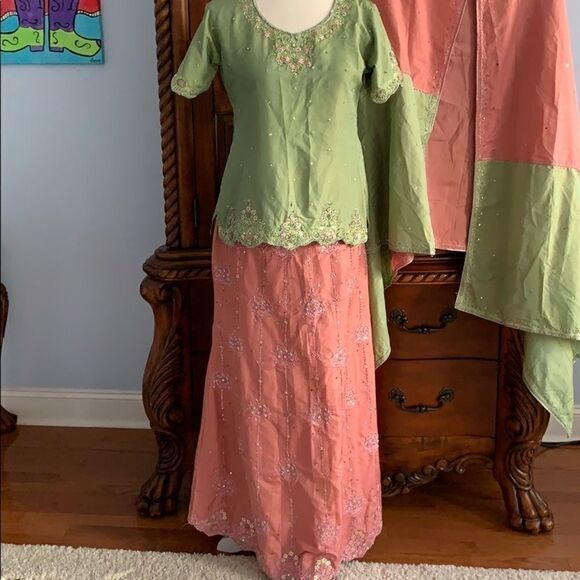 Indian/Pakistani Lehenga suit - 3 piece - Picture 4 of 8